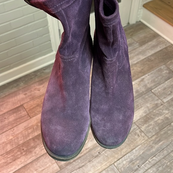 Purple suede boots, so comfortable! - Picture 2 of 8